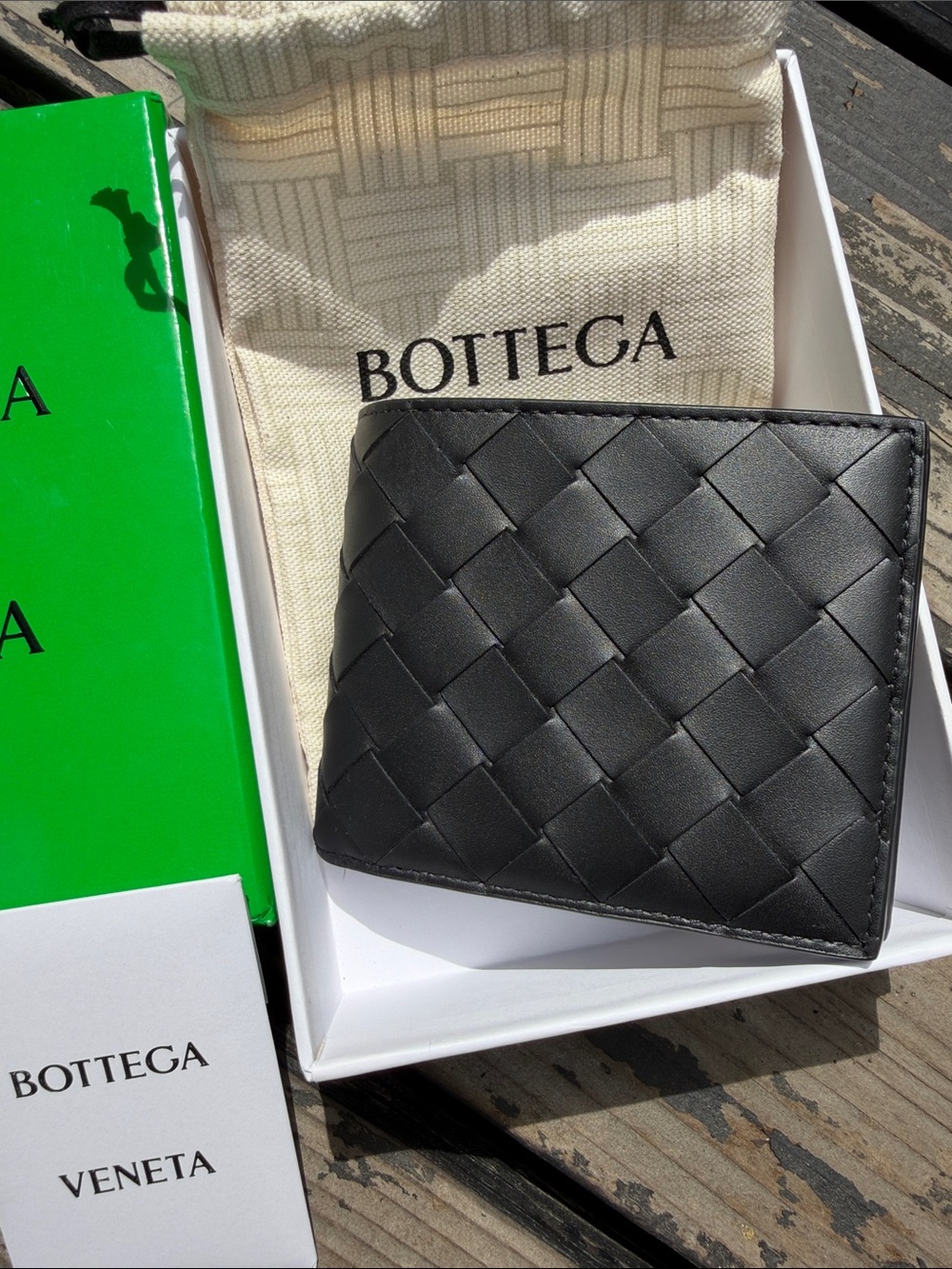 Bottega Veneta Black Intrecciato Bi-Fold Leather Wallet - Picture 3 of 8